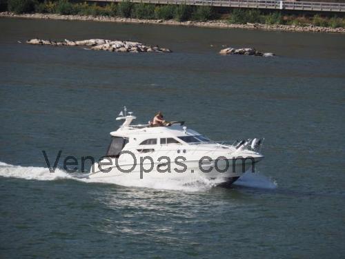 Tekniset tiedot ja arvostelut